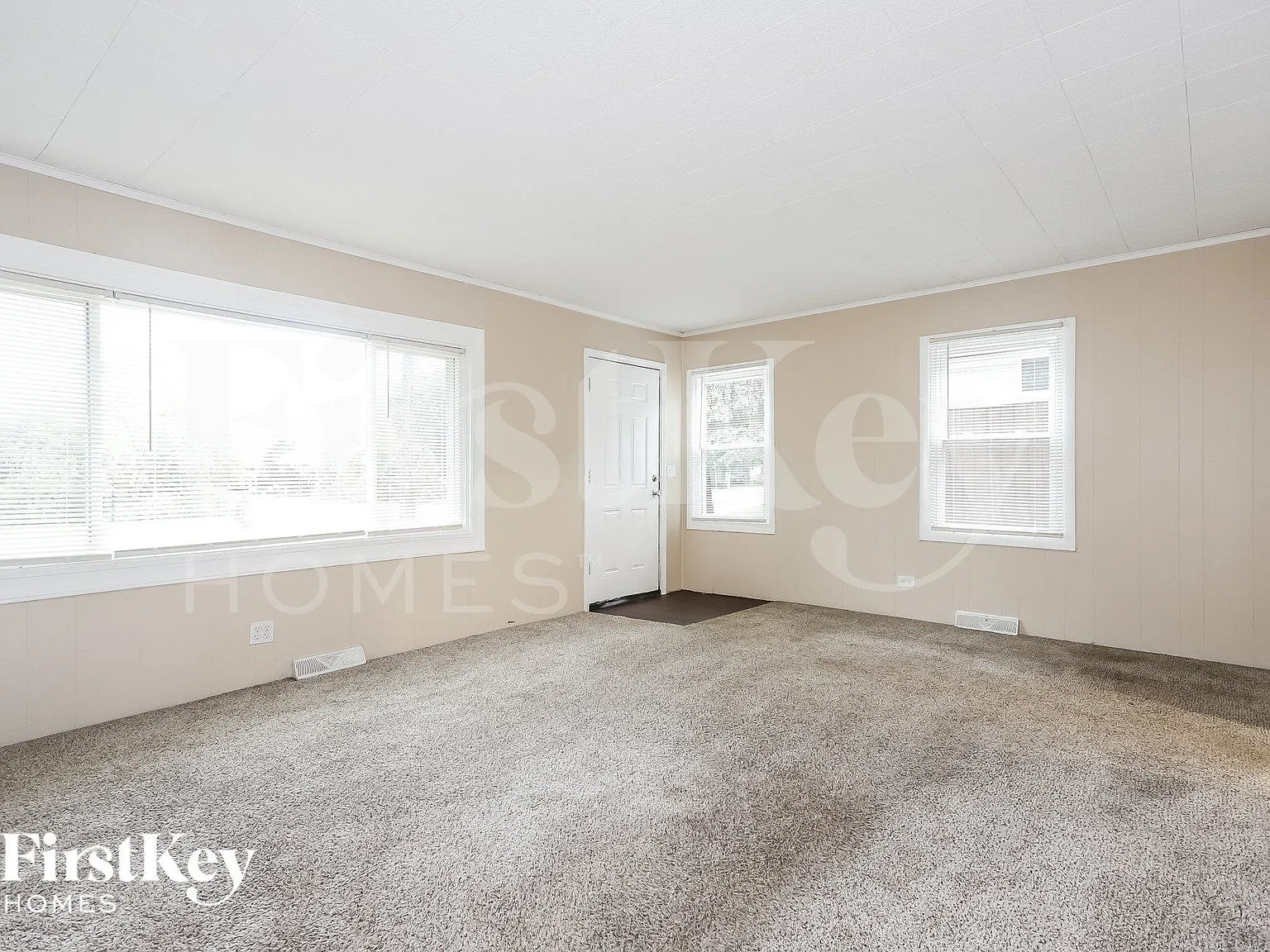 4 bed, 1.5 bath, 1229 sqft, $2,140 — Photo 3