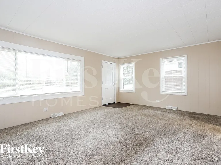 510 E Clarendon Dr — Photo 3