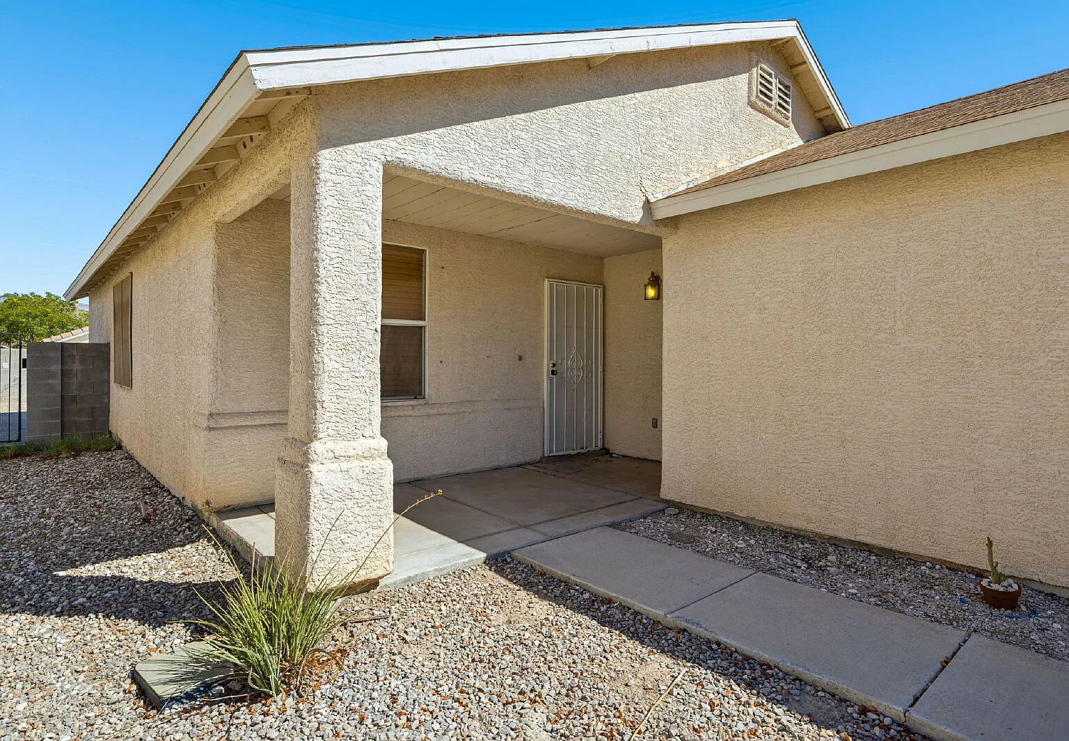 3 bed, 2.0 bath, 1125 sqft, $1,900 — Photo 3