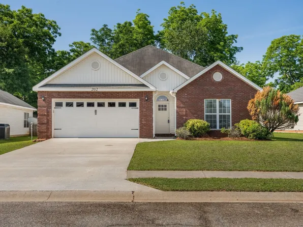 202 Sunnymeade Dr, Warner Robins, GA 31093
