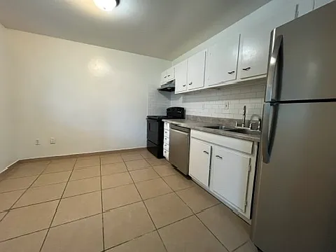 Crestwood Apartments — Photo 46