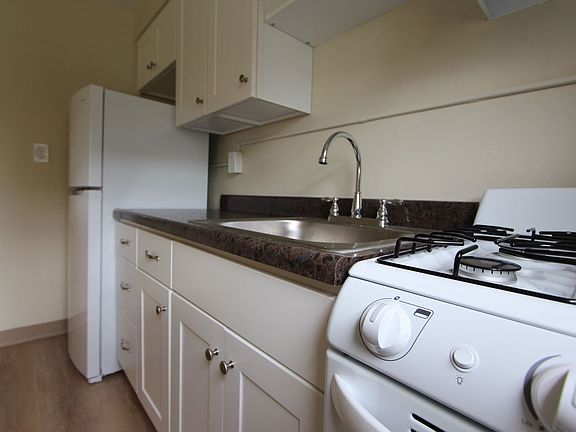 2nd image of 1013 Findley Dr #2