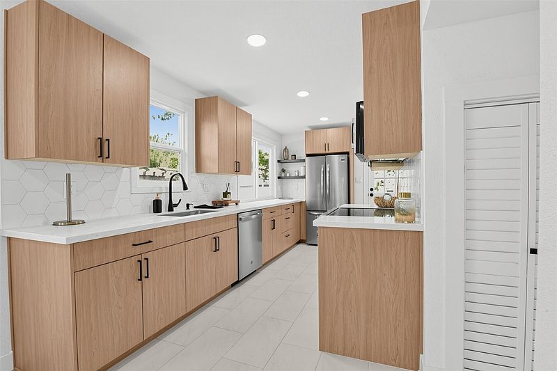5th image of 852 NW 62nd Street