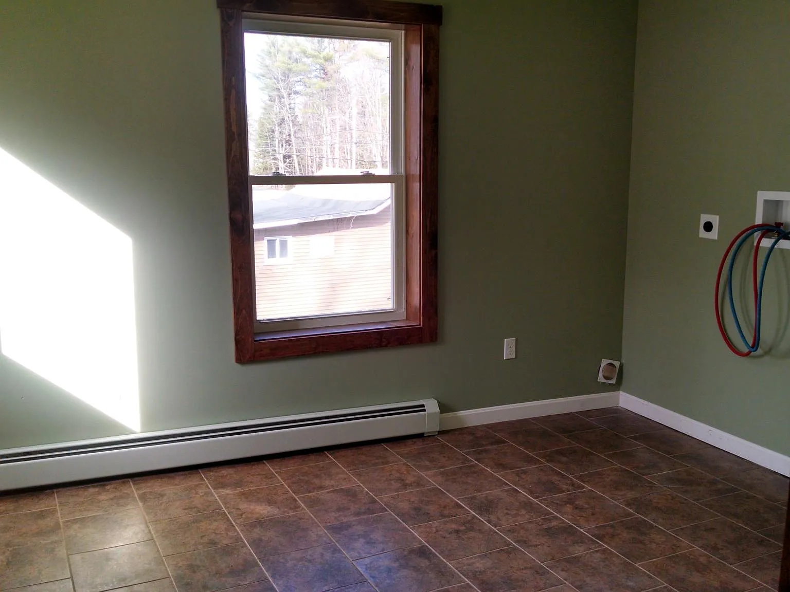 3 bed, 1100 sqft, $1,700 — Photo 4