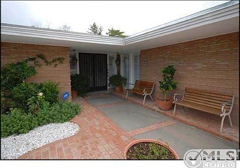 3rd image of 889 Thunderbird Dr