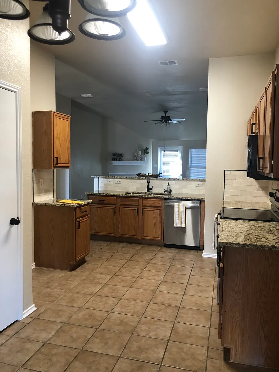 Building Photo - 812 Sierra Cir