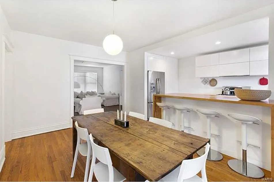 open kitchen/dining with an island