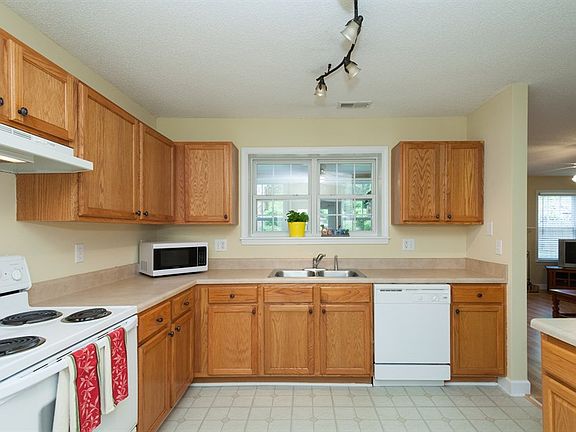 5th image of 804 Brickstone Dr