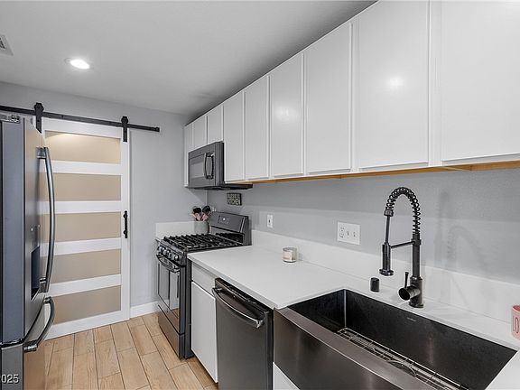 5th image of 3950 S Sandhill Rd Unit 132