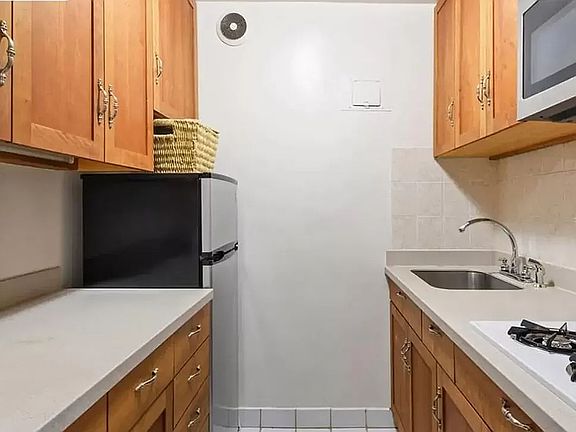 5th image of 209 E 56th St APT 5K
