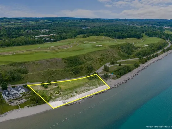 5222 Coastal Ridge Dr, Petoskey, MI 49770