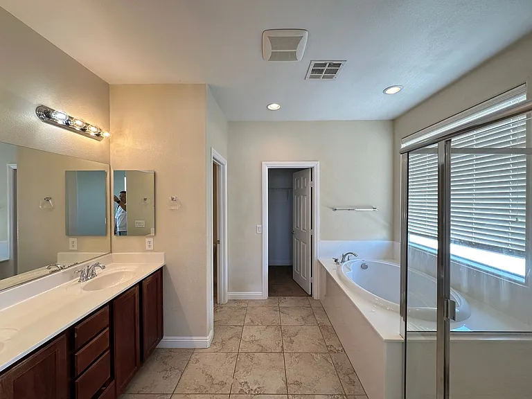 197 Spring Hollow Dr — Photo 16