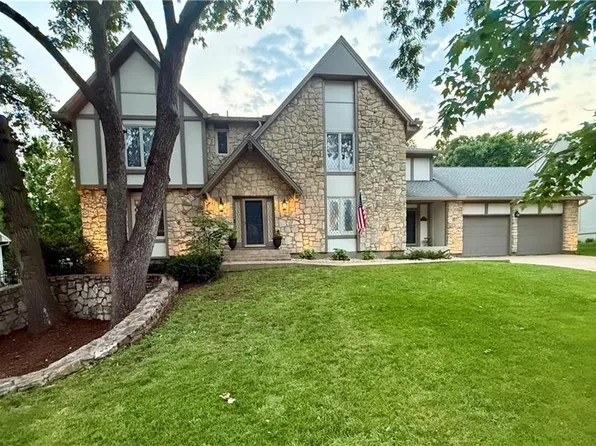 10414 Alhambra St, Overland Park, KS 66207