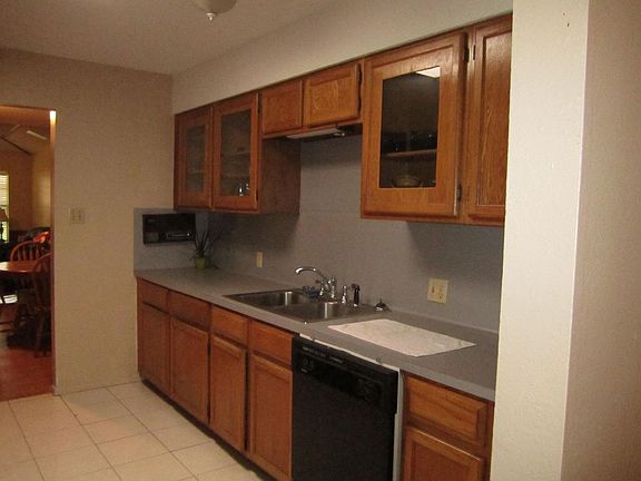 4th image of 900 E Dallas Ave APT 9