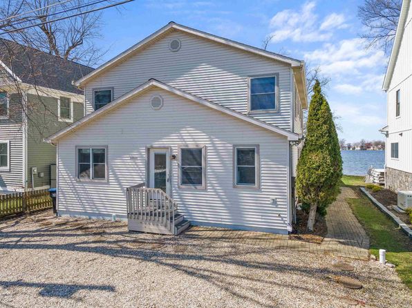 11523 N Crowdale Dr, Syracuse, IN 46567