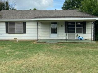 513 N Bowie St, Jacksboro, TX 76458