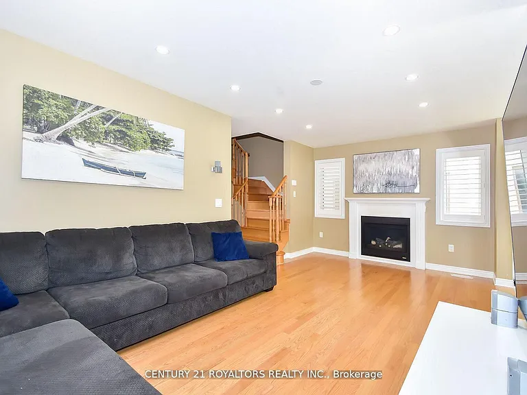 386 Thompson St — Photo 11
