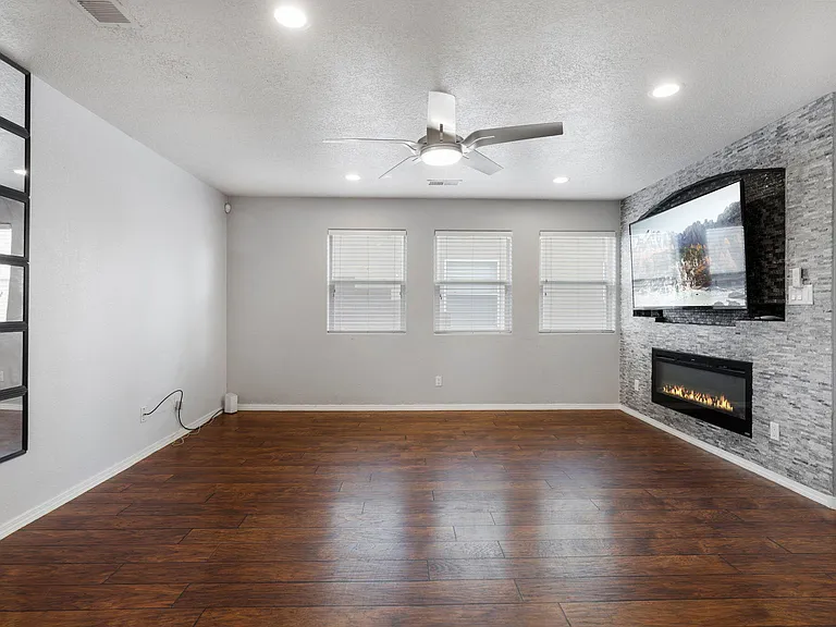 1740 Black Gold St SE — Photo 9