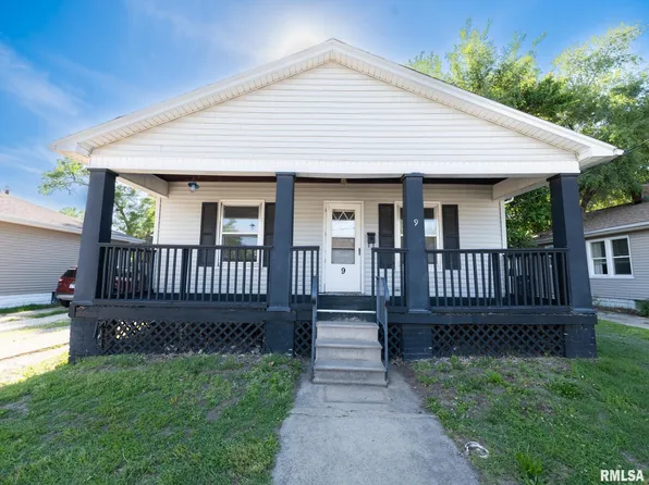9 Hecker Ct, Pekin, IL 61554