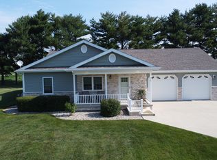 112 E North St, Crescent City, IL 60928