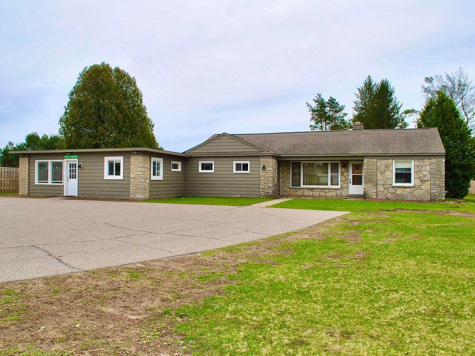 610 E Main St, Gaylord, MI 49735 Zillow