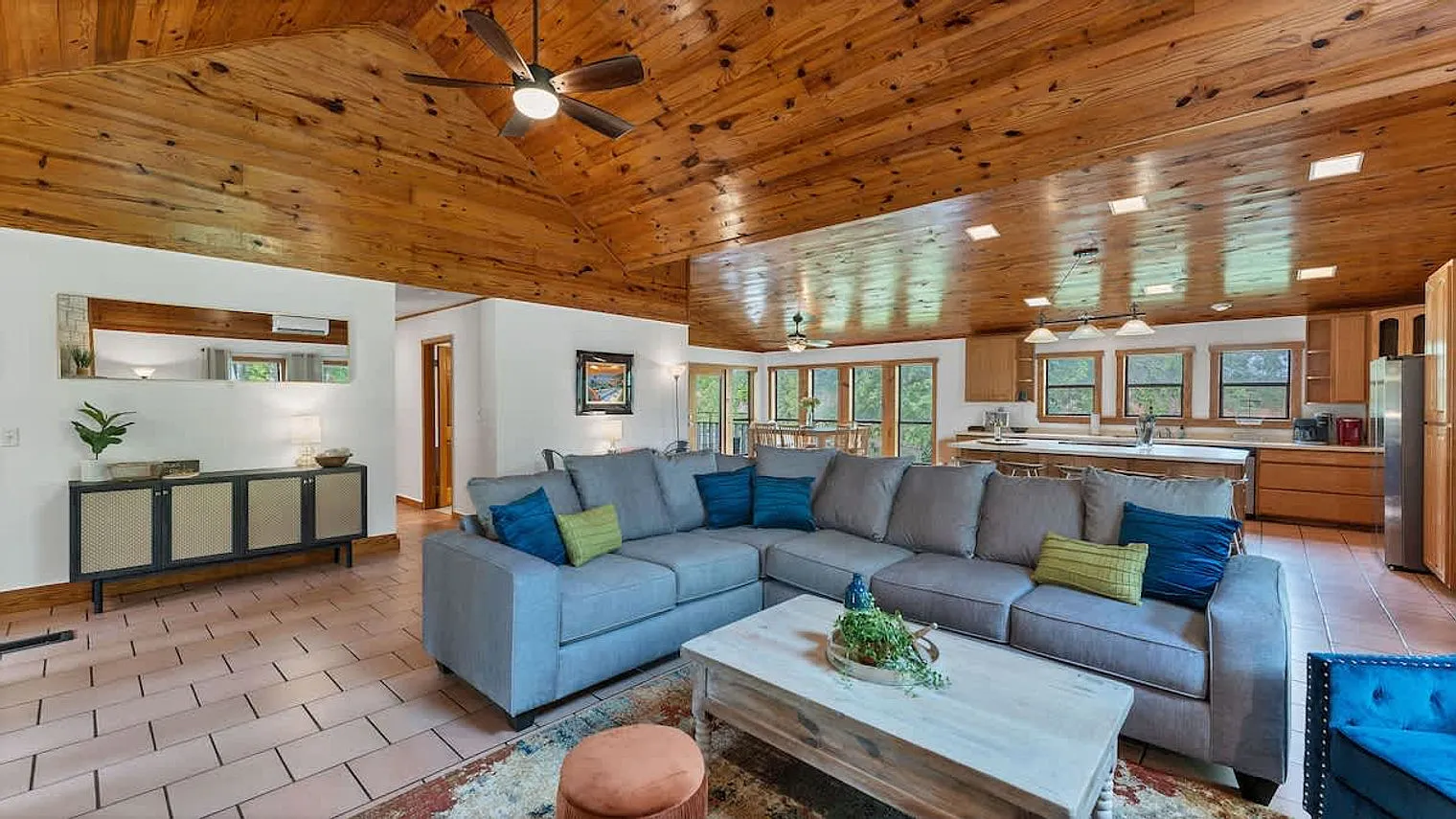 4 bed, 2.0 bath, $11,925 — Photo 3