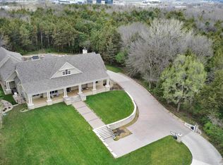 1721 Sunnyslope Ln, Manhattan, KS 66502