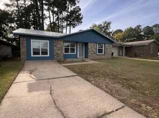 432 Carroll Ave, Wake Village, TX 75501