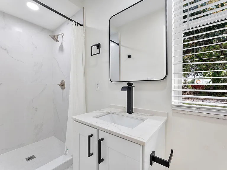474 Enfield St — Photo 9