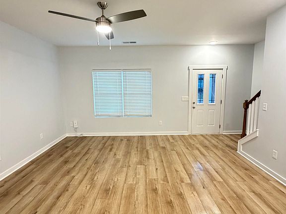 3rd image of 422 Falls Pointe