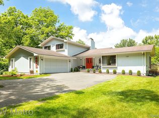 4342 Beach Rd, Troy, MI 48098