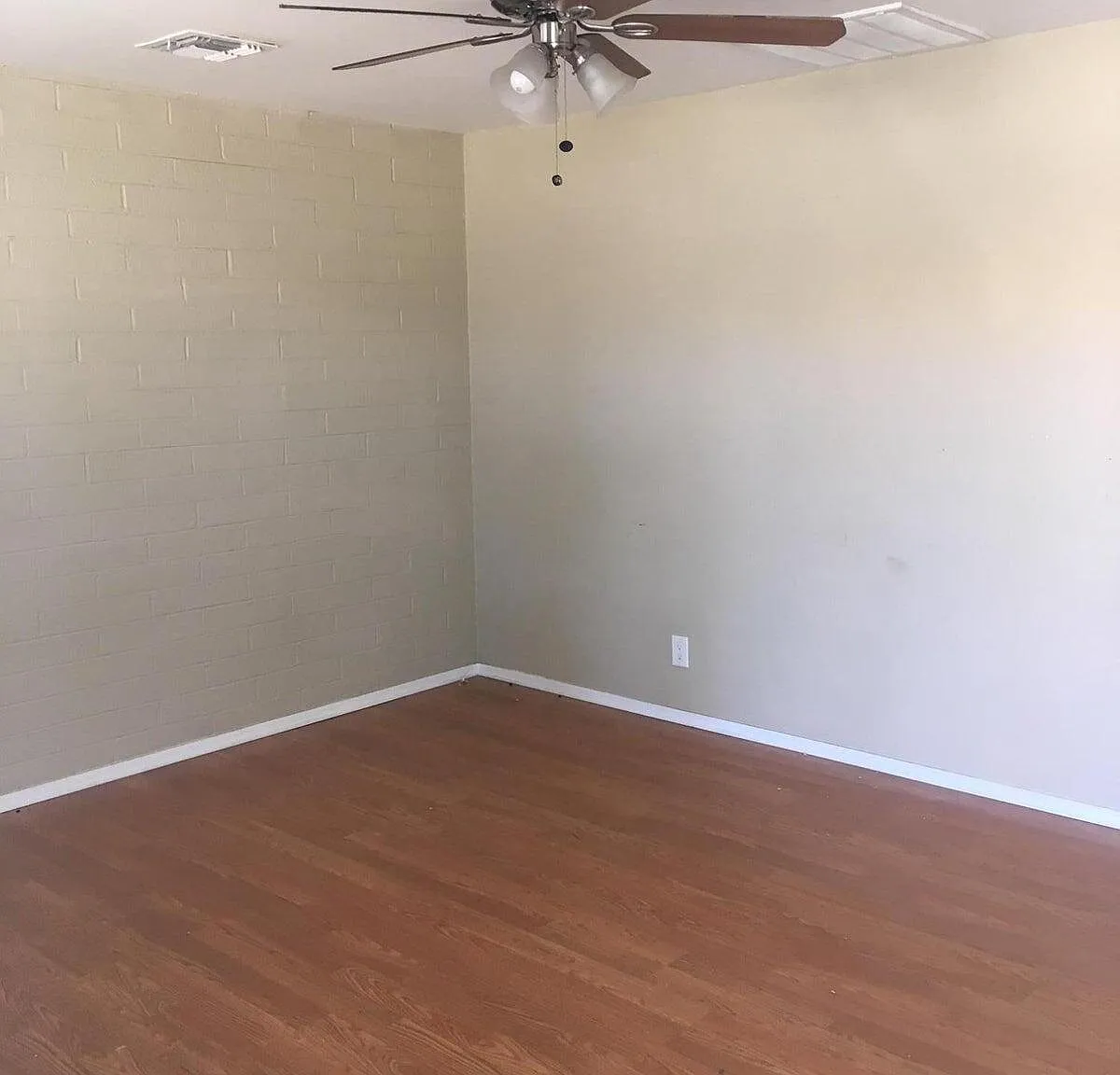 2 bed, 700 sqft, $1,350 — Photo 2