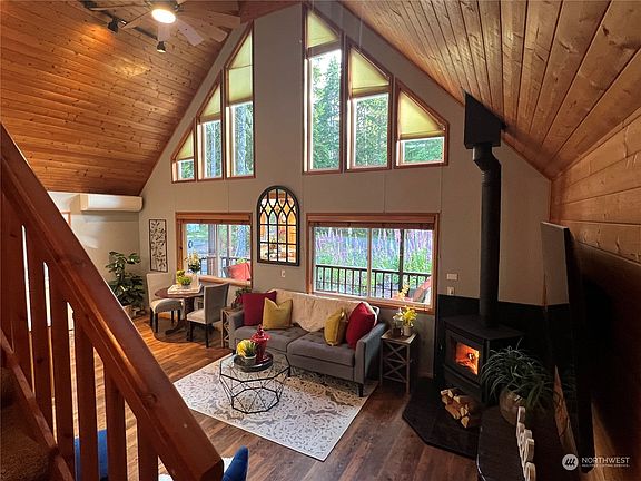 5th image of 131 N Clallam Place