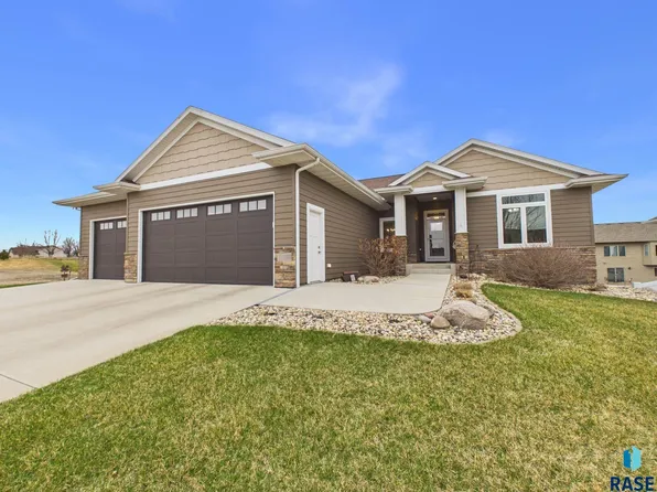 2416 E Tranquility Cir, Sioux Falls, SD 57108
