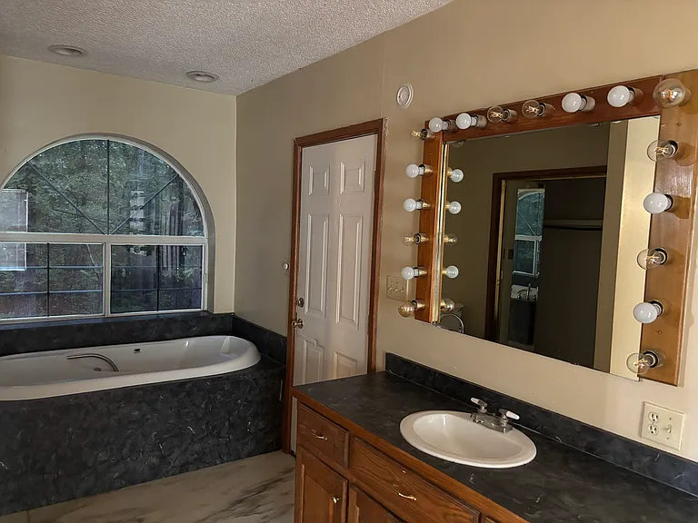 178 Circle H Dr — Photo 6