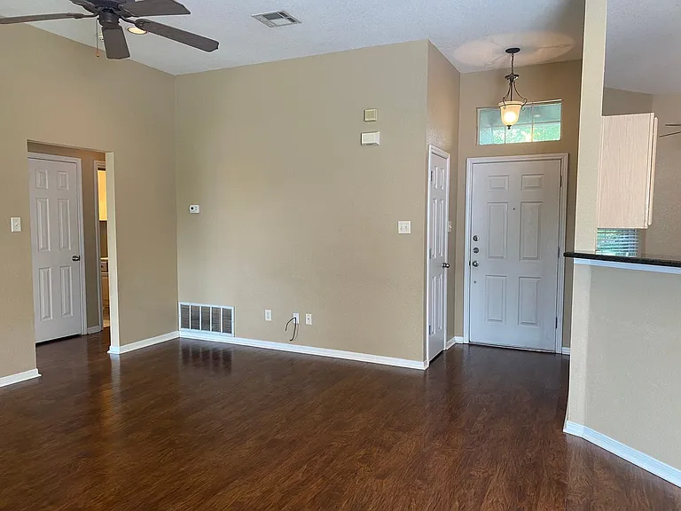 921 Westway Dr — Photo 3