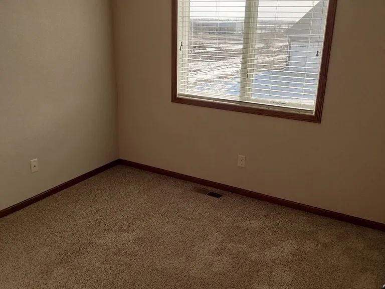 1511 Sharloh Loop E — Photo 4