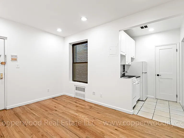 444 E 81st St #16 — Photo 2