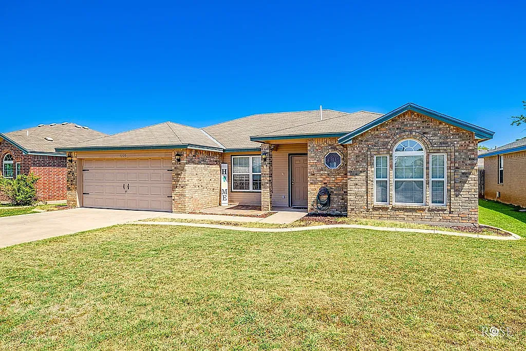 3 bed, 2.5 bath, 1593 sqft, $2,100 — Photo 1