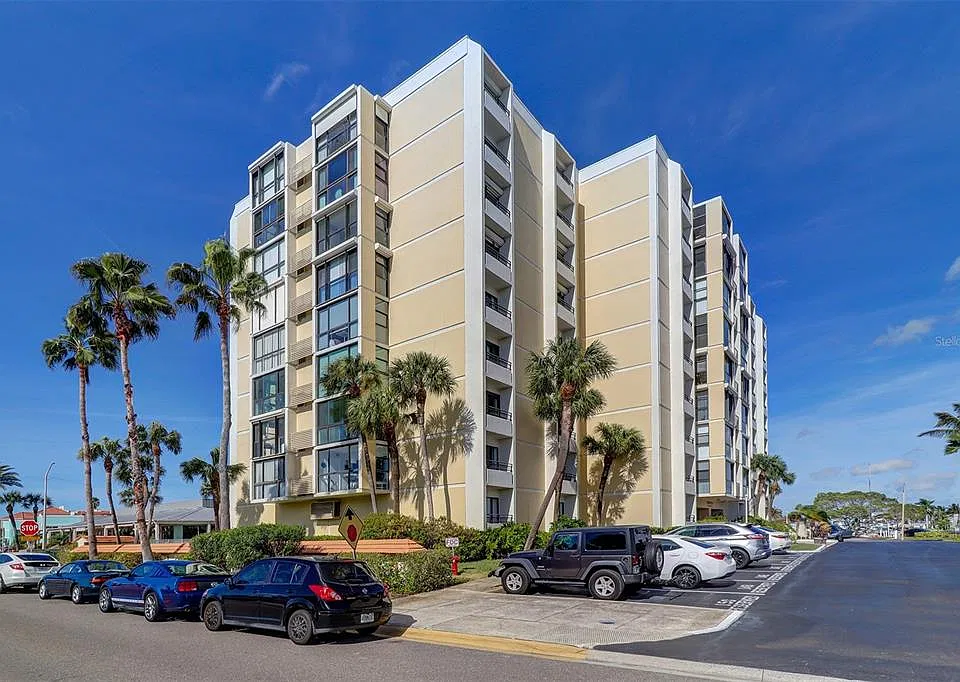 800 S Gulfview Blvd #208