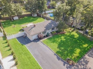 22 Elmwood Ave, Selden, NY 11784