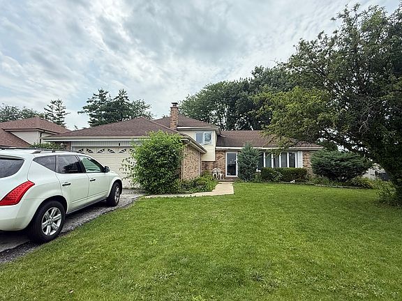 3rd image of 15226 Oxford Dr