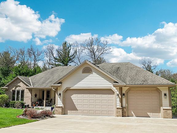 5th image of 875 Fawn Ln
