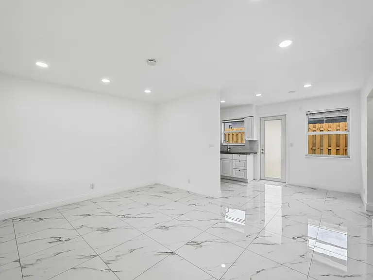2308 NW 3rd Ave #2 — Photo 4