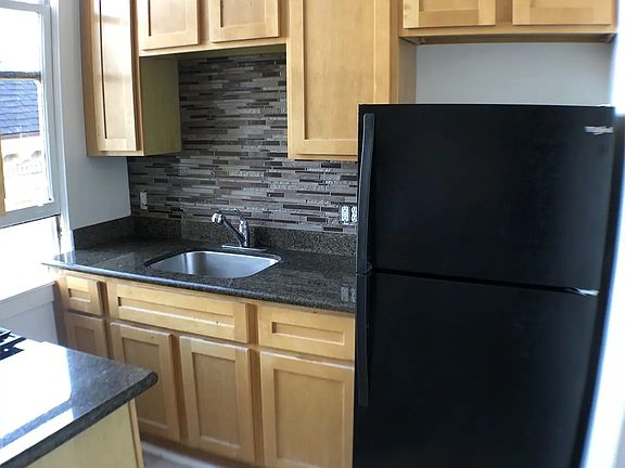 4th image of 1247 Fulton St APT 10