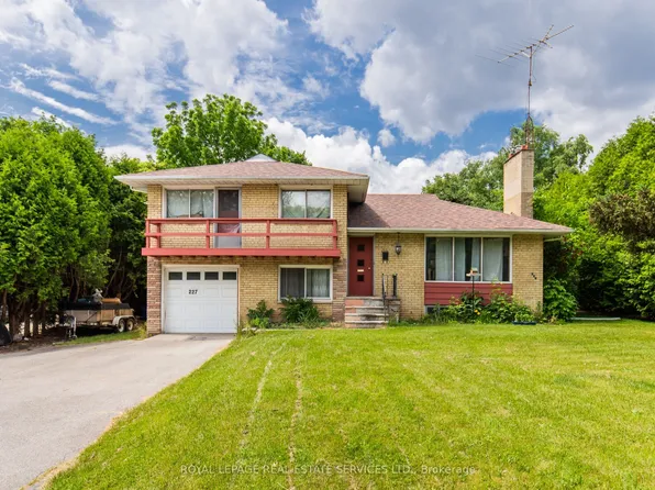 227 Lakeshore Rd W Unit 2, Oakville, ON L6K 1E9