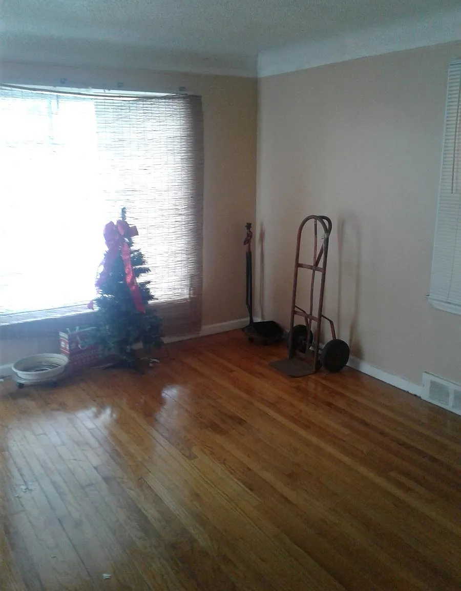 3 bed, 1300 sqft, $1,300 — Photo 2