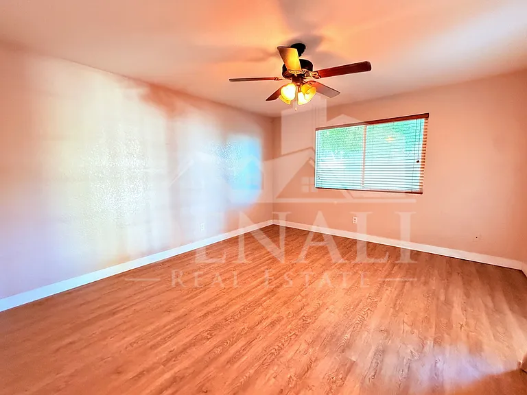 306 E Houston Ave — Photo 11