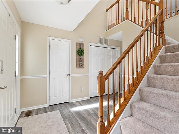 3rd image of 4 Willow Glen Ct