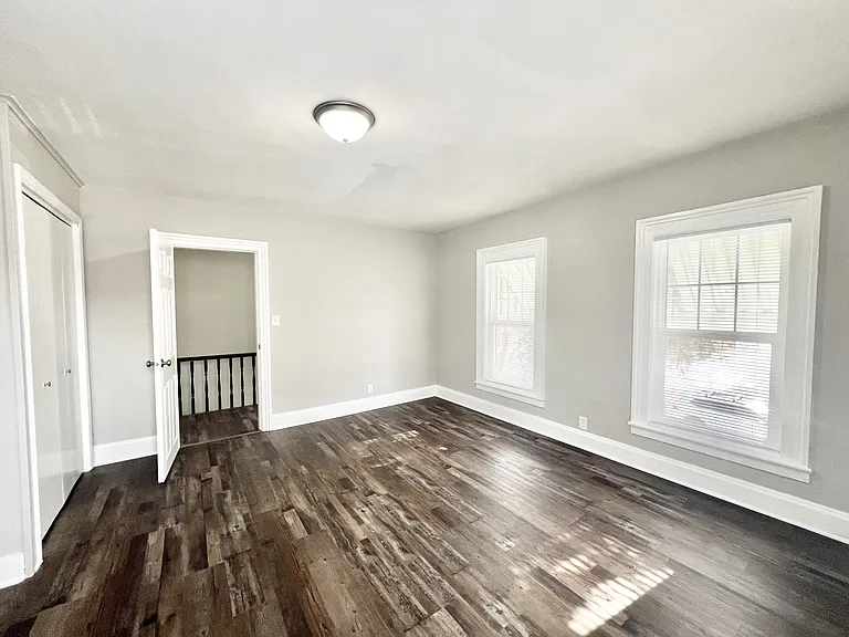 921 W Grand Ave — Photo 1